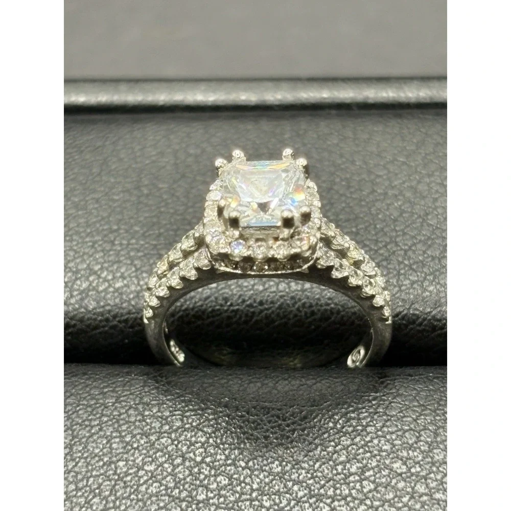 EUC Sterling Silver Cubic Zirconia Halo Ring Size 6 925 H3
